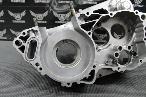 1999 99-01 YAMAHA YZ250 OEM RIGHT ENGINE CRANKCASE CRANK CASE 5CU-15121-01-00