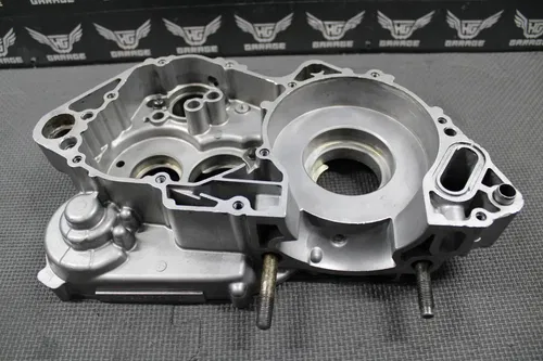 1999 99-01 YAMAHA YZ250 OEM RIGHT ENGINE CRANKCASE CRANK CASE 5CU-15121-01-00
