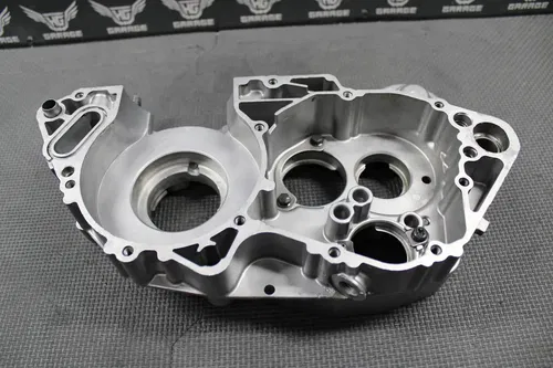 1999 99-01 YAMAHA YZ250 OEM RIGHT ENGINE CRANKCASE CRANK CASE 5CU-15121-01-00