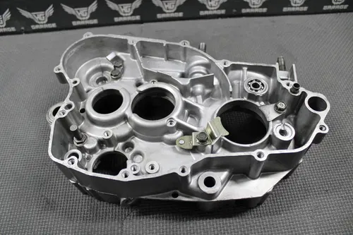 1999 99-01 YAMAHA YZ250 OEM RIGHT ENGINE CRANKCASE CRANK CASE 5CU-15121-01-00
