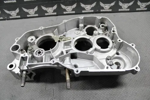 1999 99-01 YAMAHA YZ250 OEM RIGHT ENGINE CRANKCASE CRANK CASE 5CU-15121-01-00