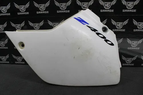 2000 SUZUKI 00-04 DRZ400 OEM WHTE PLASTIC AIRBOX COVER & LEFT SIDE NUMBER PLATE