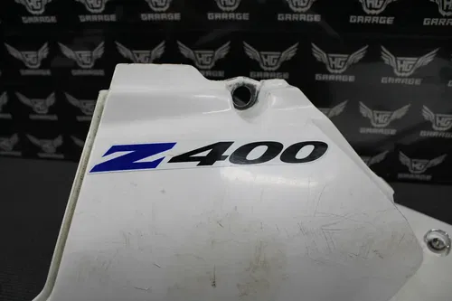 2000 SUZUKI 00-04 DRZ400 OEM WHTE PLASTIC AIRBOX COVER & LEFT SIDE NUMBER PLATE