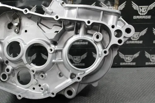 2002 HONDA CR250R OEM RIGHT ENGINE MOTOR CRANKCASE CRANK CASE 04921-KZ3-L20 NICE