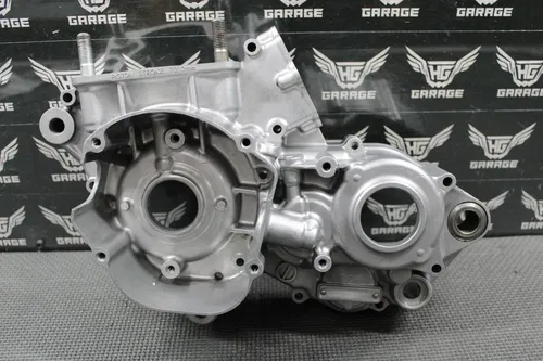 2002 HONDA CR250R OEM LEFT ENGINE MOTOR CRANKCASE CRANK CASE 04922-KZ3-L21 NICE!