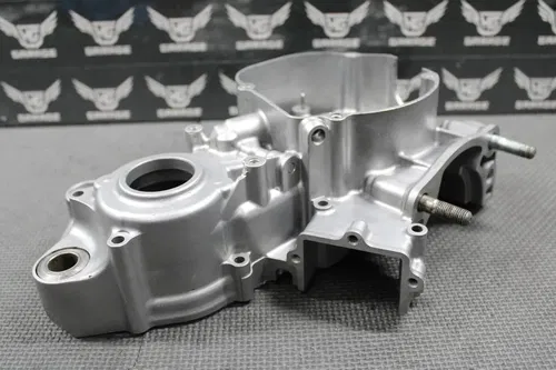 2002 HONDA CR250R OEM LEFT ENGINE MOTOR CRANKCASE CRANK CASE 04922-KZ3-L21 NICE!