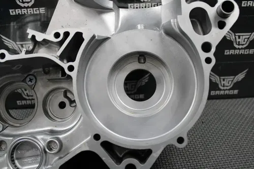 2002 HONDA CR250R OEM LEFT ENGINE MOTOR CRANKCASE CRANK CASE 04922-KZ3-L21 NICE!