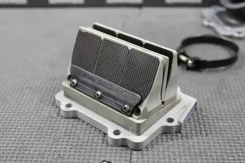 2002 HONDA CR250R OEM INTAKE BOOT W VFORCE CARBON REED BLOCK REEDS 16221-KZ3-L20