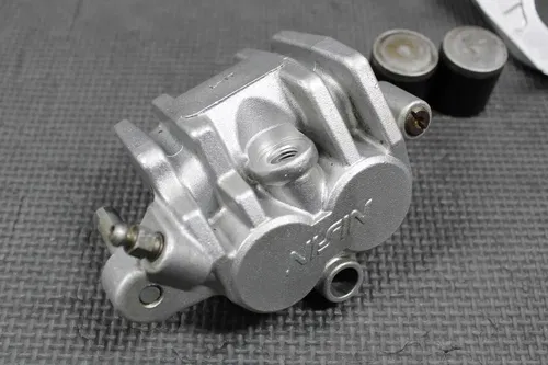 1995 HONDA CR250R OEM NISSIN FRONT BRAKE CALIPER & BRACKET 45150-MAC-681 NICE