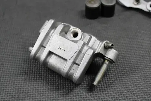 1995 HONDA CR250R OEM NISSIN FRONT BRAKE CALIPER & BRACKET 45150-MAC-681 NICE