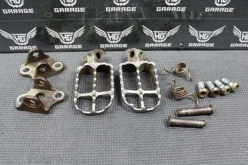 2008 2009 YAMAHA YZ250F YZ450F OEM RIGHT LEFT FOOT PEGS PEDALS FOOTPEGS BRACKETS