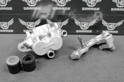 1999 96-00 SUZUKI RM125 RM250 OEM NISSIN FRONT BRAKE CALIPER BRACKET 59300-36E00