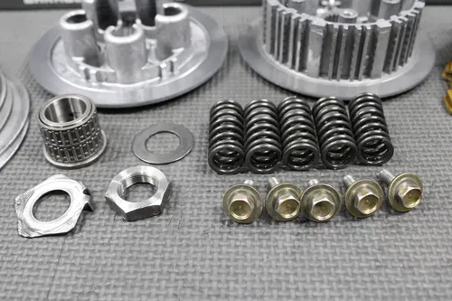 2004 04-09 HONDA CRF250R OEM CLUTCH CENTER HUB PRESSURE PLATE SPRINGS PLATES