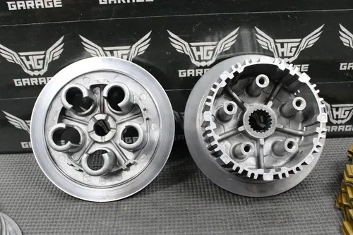 2004 04-09 HONDA CRF250R OEM CLUTCH CENTER HUB PRESSURE PLATE SPRINGS PLATES