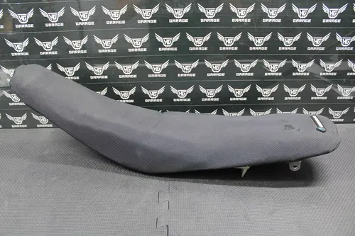 2001 SUZUKI RM125 RM250 OEM SEAT SADDLE NEUTRON GRIPPER COVER SHAVED FOAM