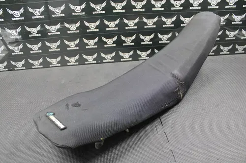 2001 SUZUKI RM125 RM250 OEM SEAT SADDLE NEUTRON GRIPPER COVER SHAVED FOAM