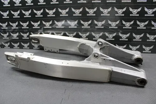 1994 SUZUKI 93-95 RM125 RM250 OEM SWINGARM SWING ARM SUSPENSION 61000-28E11 GOOD