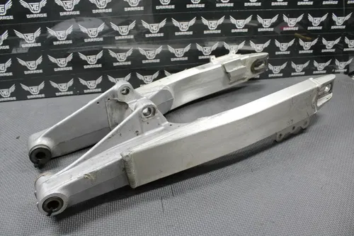 1994 SUZUKI 93-95 RM125 RM250 OEM SWINGARM SWING ARM SUSPENSION 61000-28E11 GOOD