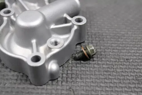 2003 98-04 YAMAHA YZ125 OEM ENGINE WATER PUMP HOUSING COVER SHAFT IMPELLER
