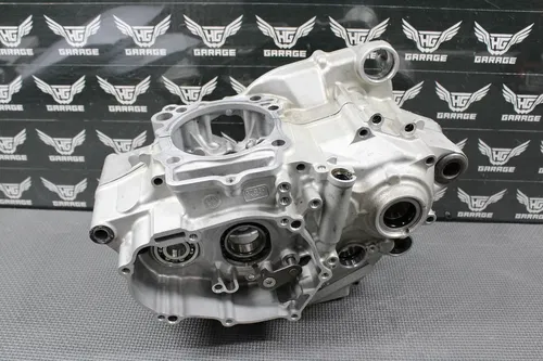 2022 20-22 YAMAHA YZ250F OEM LEFT RIGHT ENGINE MOTOR CRANKCASE CRANK CASES NICE!