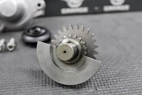 2015 KTM 13-16 250 350 SXF OEM CRANKSHAFT COUNTER BALANCE WATER PUMP SHAFT GEARS