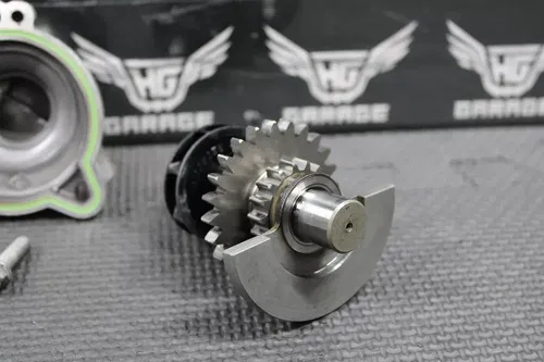 2015 KTM 13-16 250 350 SXF OEM CRANKSHAFT COUNTER BALANCE WATER PUMP SHAFT GEARS