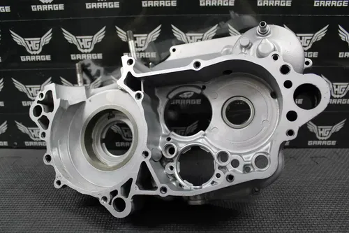 1997 97-99 KAWASAKI KX250 OEM RIGHT SIDE ENGINE MOTOR CRANKCASE CRANK CASE BLOCK