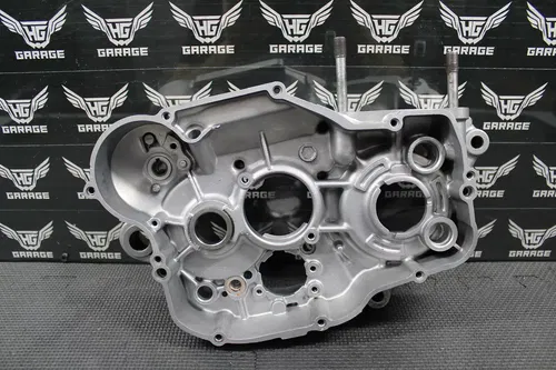 1997 97-99 KAWASAKI KX250 OEM RIGHT SIDE ENGINE MOTOR CRANKCASE CRANK CASE BLOCK