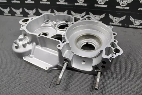1997 97-99 KAWASAKI KX250 OEM RIGHT SIDE ENGINE MOTOR CRANKCASE CRANK CASE BLOCK