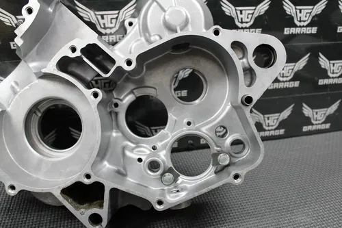 1999 99-02 HONDA CR125R OEM RIGHT ENGINE MOTOR CRANKCASE CRANK CASE BLOCK MINT!