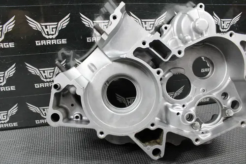 1999 99-02 HONDA CR125R OEM RIGHT ENGINE MOTOR CRANKCASE CRANK CASE BLOCK MINT!