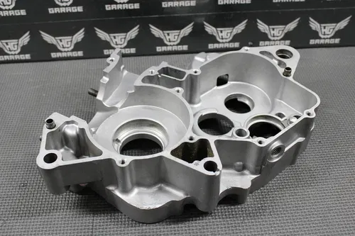 1999 99-02 HONDA CR125R OEM RIGHT ENGINE MOTOR CRANKCASE CRANK CASE BLOCK MINT!