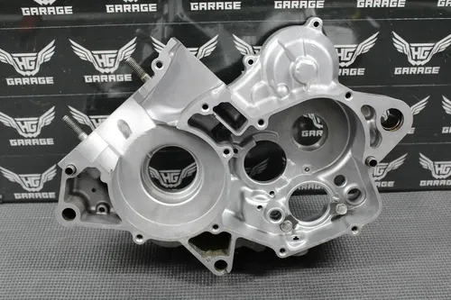 1999 99-02 HONDA CR125R OEM RIGHT ENGINE MOTOR CRANKCASE CRANK CASE BLOCK MINT!