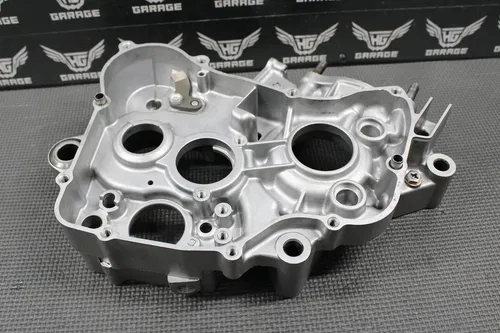 1999 99-02 HONDA CR125R OEM RIGHT ENGINE MOTOR CRANKCASE CRANK CASE BLOCK MINT!