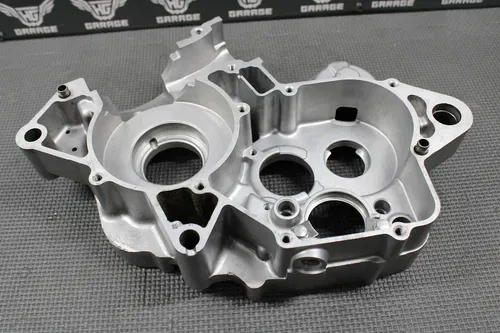1999 99-02 HONDA CR125R OEM RIGHT ENGINE MOTOR CRANKCASE CRANK CASE BLOCK MINT!