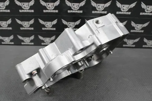1999 99-02 HONDA CR125R OEM RIGHT ENGINE MOTOR CRANKCASE CRANK CASE BLOCK MINT!