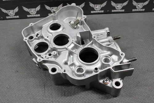 1999 99-02 HONDA CR125R OEM RIGHT ENGINE MOTOR CRANKCASE CRANK CASE BLOCK MINT!