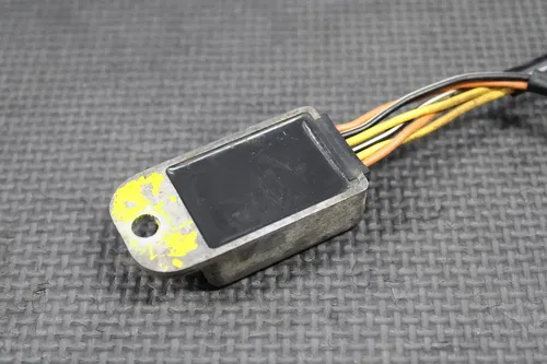 1999 SUZUKI RM250 MODEL-X OEM VOLTAGE REGULATOR CDI CONDENSER 32800-37E20