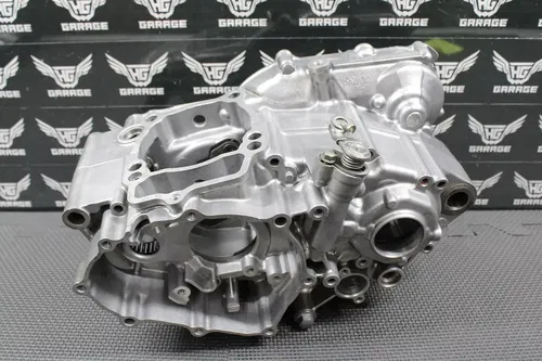 2002 YAMAHA 02-05 YZ250F OEM LEFT RIGHT ENGINE MOTOR CRANKCASE CRANK CASE BLOCK