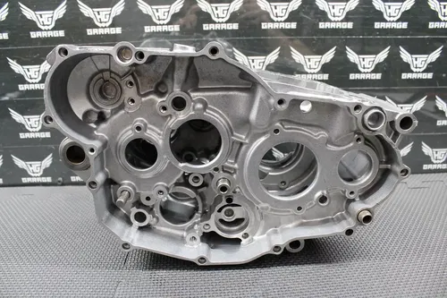 2002 YAMAHA 02-05 YZ250F OEM LEFT RIGHT ENGINE MOTOR CRANKCASE CRANK CASE BLOCK