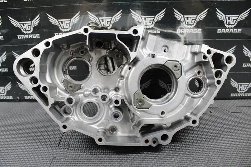 2002 YAMAHA 02-05 YZ250F OEM LEFT RIGHT ENGINE MOTOR CRANKCASE CRANK CASE BLOCK