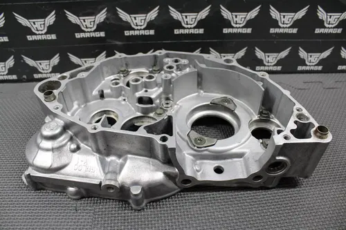 2002 YAMAHA 02-05 YZ250F OEM LEFT RIGHT ENGINE MOTOR CRANKCASE CRANK CASE BLOCK