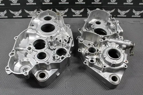 2002 YAMAHA 02-05 YZ250F OEM LEFT RIGHT ENGINE MOTOR CRANKCASE CRANK CASE BLOCK