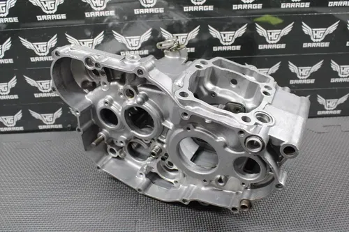 2002 YAMAHA 02-05 YZ250F OEM LEFT RIGHT ENGINE MOTOR CRANKCASE CRANK CASE BLOCK