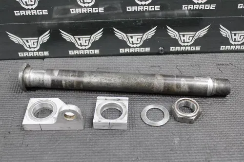 2001 HONDA CR250R OEM REAR AXLE BACK WHEEL RIM PIVOT BOLT AXEL 42301-KZ4-J40