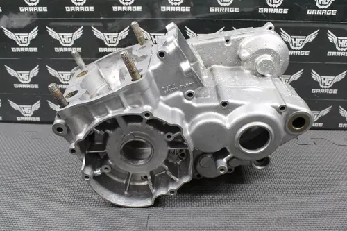 1993 SUZUKI RM250 OEM LEFT RIGHT ENGINE MOTOR CRANKCASE CRANK CASE 11301-28814