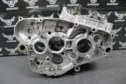 1993 SUZUKI RM250 OEM LEFT RIGHT ENGINE MOTOR CRANKCASE CRANK CASE 11301-28814