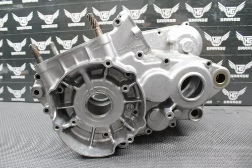 1993 SUZUKI RM250 OEM LEFT RIGHT ENGINE MOTOR CRANKCASE CRANK CASE 11301-28814