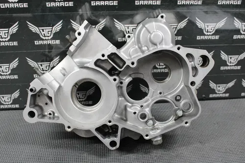 2000 99-02 HONDA CR125R OEM RIGHT ENGINE MOTOR CRANKCASE CRANK CASE 11100-KZ4-L1