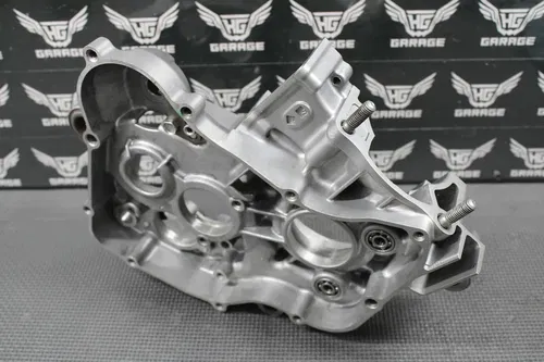 2000 99-02 HONDA CR125R OEM RIGHT ENGINE MOTOR CRANKCASE CRANK CASE 11100-KZ4-L1